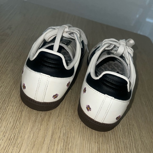 Samba OG Shoes With Flower Appliqués - Picture 4 of 7